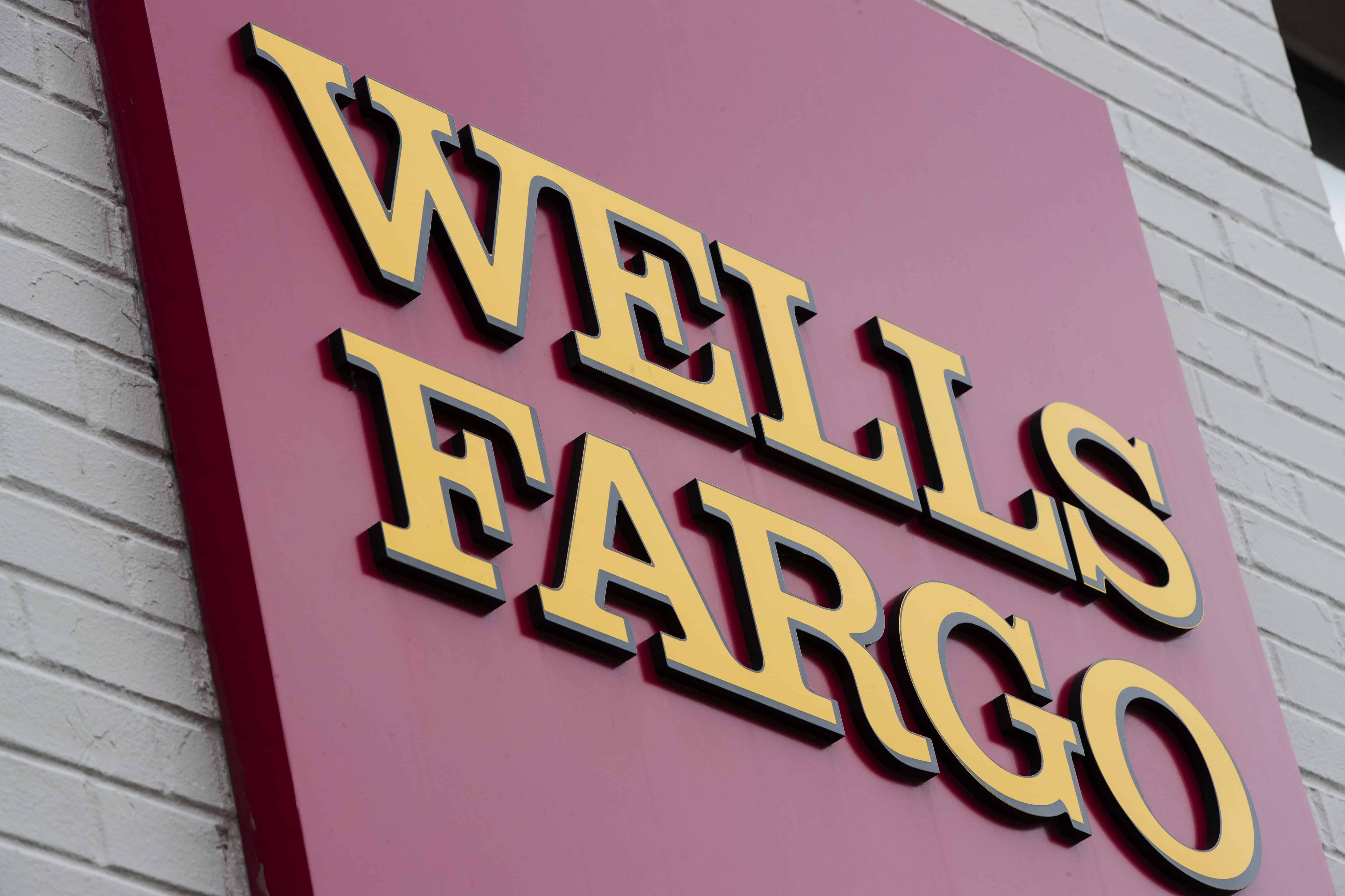 Indiana Wells Fargo banks transition to Flagstar banks 95.3 MNC
